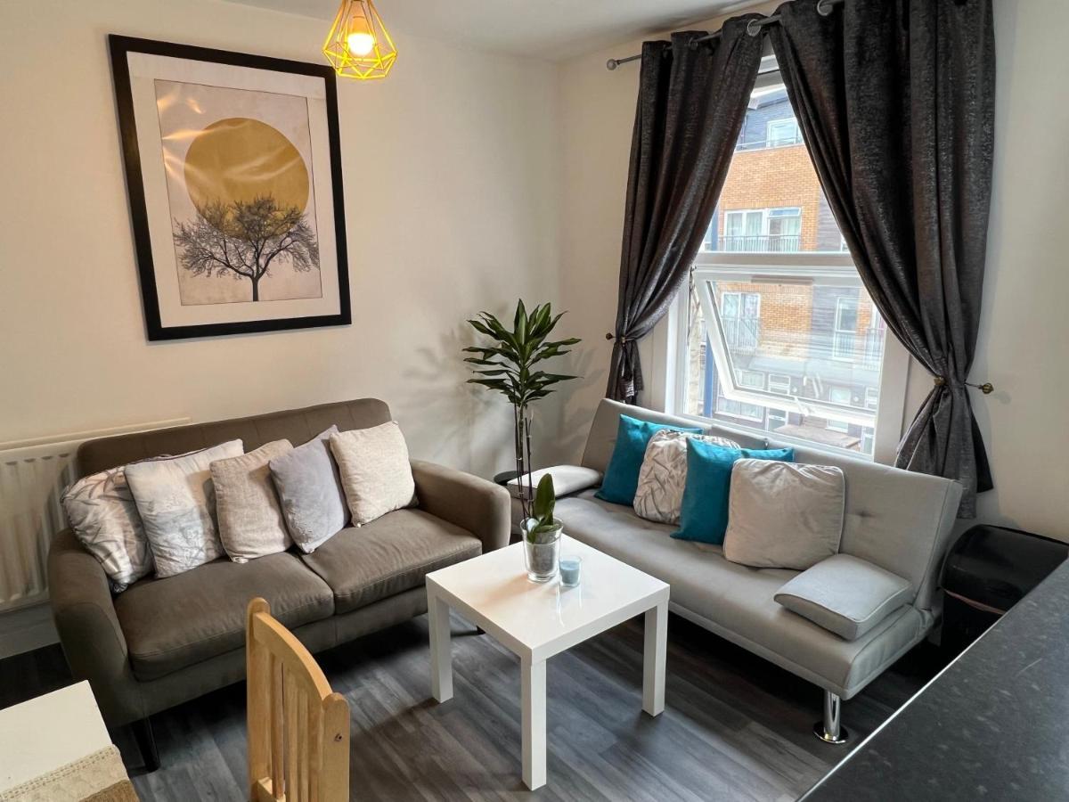 Luxury 1Bed Holiday Flat-10 Minutes From London Bridge & 3Mins Walk To Lewisham Dlr Appartement Buitenkant foto