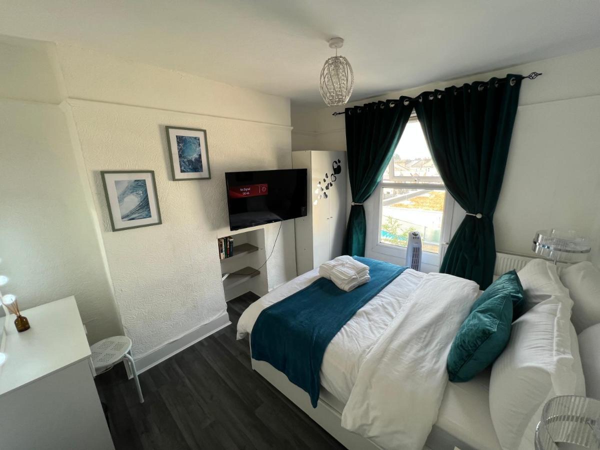 Luxury 1Bed Holiday Flat-10 Minutes From London Bridge & 3Mins Walk To Lewisham Dlr Appartement Buitenkant foto